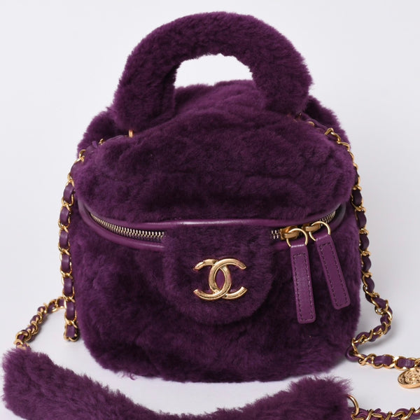 Very Good Condition CHANEL Coco Mark Vanity 2WAY Shoulder Bag Shearling 22AW AS3357 Purple Gold Hardware Used 4a001469