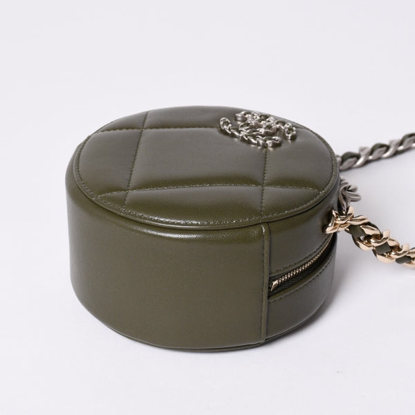 New and unused CHANEL shoulder bag chain 19 here mark lambskin round type khaki gold hardware used 4a001634