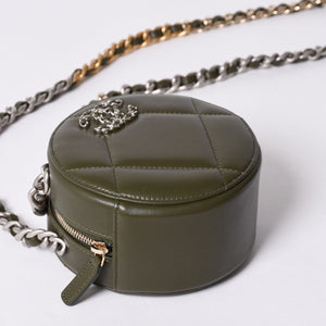 New and unused CHANEL shoulder bag chain 19 here mark lambskin round type khaki gold hardware used 4a001634
