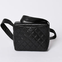 画像をギャラリービューアに読み込む, CHANEL シャネル ショルダーバッグ 4番台 ココマーク キャビアスキン ブラック キルティング ゴールド金具 イタリア製 美品 中古 4a001441