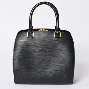 Very good condition LOUIS VUITTON Epi Pont Neuf handbag M52052 Epi leather black gold hardware used 4a001684