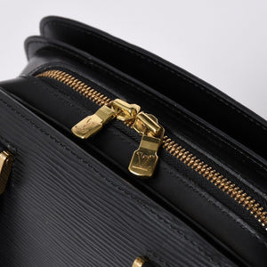 Very good condition LOUIS VUITTON Epi Pont Neuf handbag M52052 Epi leather black gold hardware used 4a001684