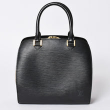 画像をギャラリービューアに読み込む, 極美品 LOUIS VUITTON ルイヴィトン エピ ポンヌフ ハンドバッグ M52052 エピレザー ブラック ゴールド金具 中古 4a001684