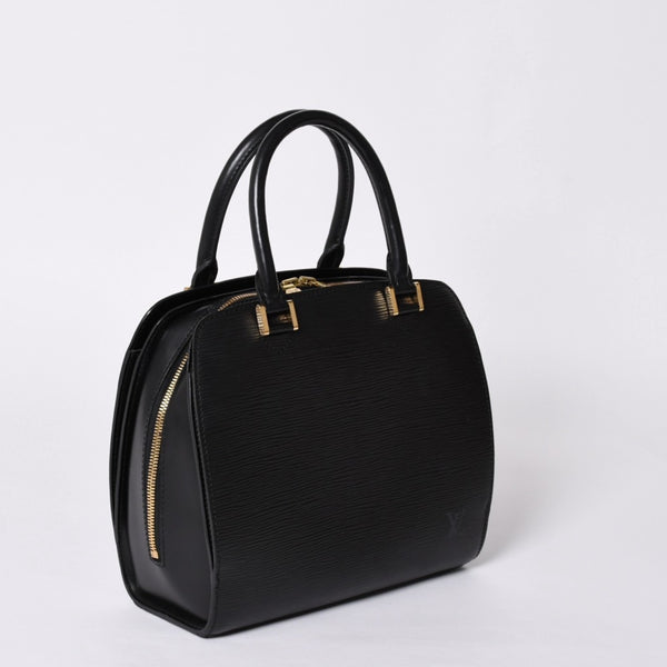 Very good condition LOUIS VUITTON Epi Pont Neuf handbag M52052 Epi leather black gold hardware used 4a001684