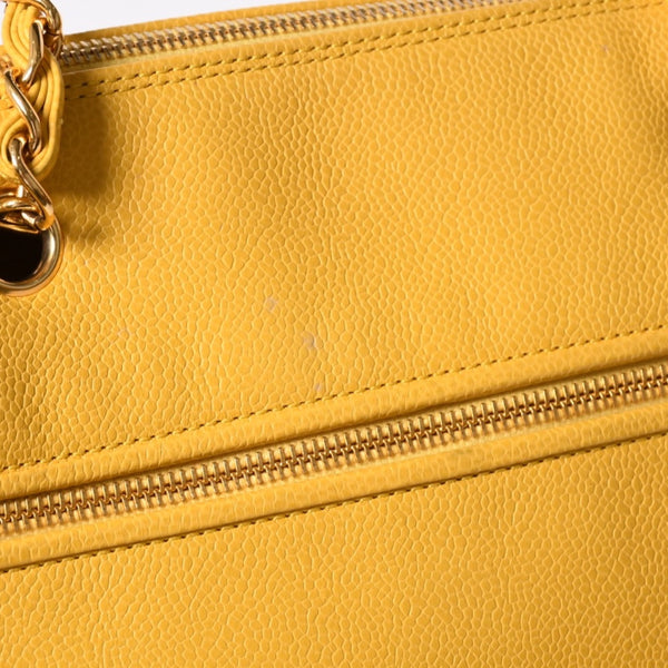 CHANEL シャネル チェーンワンショルダーバッグ 5番台 ココマーク ステッチ キャビアスキン イエロー 美品 中古 4a001235