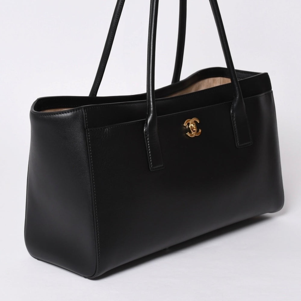 New and unused CHANEL SMALL SHOPPING BAG Small Shopping Bag Tote Bag AS6243 Random Number Coco Mark Used 4a001769
