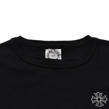 画像をギャラリービューアに読み込む, 極美品 CHROME HEARTS クロムハーツ 氷室京介コラボレーションロゴTシャツ スクロールロゴ Hロゴ クロップ丈 ブラック 黒 中古 4a001881