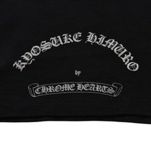 画像をギャラリービューアに読み込む, 極美品 CHROME HEARTS クロムハーツ 氷室京介コラボレーションロゴTシャツ スクロールロゴ Hロゴ クロップ丈 ブラック 黒 中古 4a001881