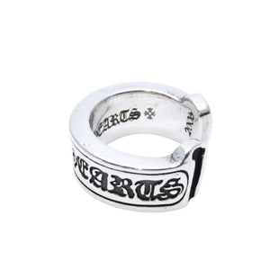 CHROME HEARTS LG SCROLL LABEL RING Large scroll label ring Weight approx. 10.53g Size 6 Silver 925 Good condition Used 4a001896