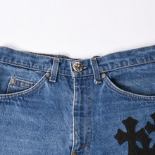 画像をギャラリービューアに読み込む, 新品未使用 CHROME HEARTS クロムハーツ × Levi's リーバイス セメタリークロスパッチ デニムミニスカート サイズ25 11パッチ 中古 4a002040