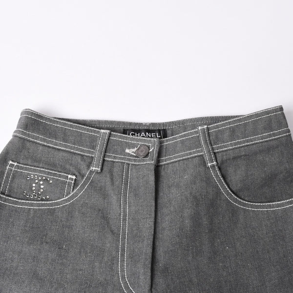 極美品 CHANEL シャネル フレアベルボトムデニムパンツ ココマーク ラインストーン グレー フレア ブーツカット P17693 ホワイトステッチ 中古 4a002149