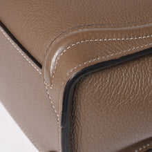 Load image into Gallery viewer, 極美品 CELINE セリーヌ ハンドバッグ ショルダーバッグ 2way ラゲージナノショッパー カーフスキン メタルブラック金具 スリ ベージュ 中古 4a002846