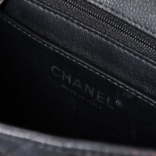 Load image into Gallery viewer, 極美品 CHANEL シャネル ミニマトラッセ16 Sフラップ Sチェーンショルダーバッグ 20番台 ココマーク キャビアスキン シルバー金具 中古 4b011818