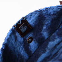 画像をギャラリービューアに読み込む, 極美品 FENDI フェンディ マンマバケット ワンショルダーバッグ フェルト レザー フラワー パッチワーク ブルー シルバー金具 中古 4a001994