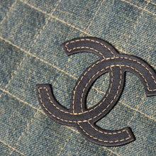 画像をギャラリービューアに読み込む, CHANEL シャネル チョコバー ワンショルダーバッグ 6番台 ココマーク パッチ デニム レザー ブルー シルバー金具 美品 中古 4a001991