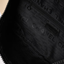 Load image into Gallery viewer, CHANEL シャネル スポーツライン ココマーク トラベルポーチ ウエストバッグ・ボディバッグ 7番台 ベージュ ブラック金具 美品 中古 4a002007
