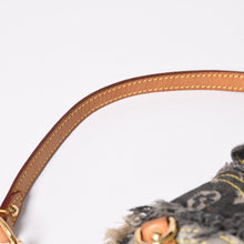Load image into Gallery viewer, LOUIS VUITTON ルイヴィトン パウチィ ワンショルダーバッグ M95383 モノグラム デニム パッチワーク グレー 美品 中古 4a001985