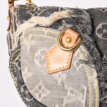 Load image into Gallery viewer, LOUIS VUITTON ルイヴィトン パウチィ ワンショルダーバッグ M95383 モノグラム デニム パッチワーク グレー 美品 中古 4a001985