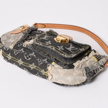 Load image into Gallery viewer, LOUIS VUITTON ルイヴィトン パウチィ ワンショルダーバッグ M95383 モノグラム デニム パッチワーク グレー 美品 中古 4a001985