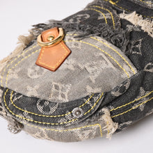 Load image into Gallery viewer, LOUIS VUITTON ルイヴィトン パウチィ ワンショルダーバッグ M95383 モノグラム デニム パッチワーク グレー 美品 中古 4a001985