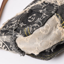 Load image into Gallery viewer, LOUIS VUITTON ルイヴィトン パウチィ ワンショルダーバッグ M95383 モノグラム デニム パッチワーク グレー 美品 中古 4a001985