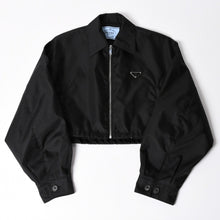 Load image into Gallery viewer, 極美品 PRADA プラダ クロップド ナイロンジップアップジャケット 292101 サイズ42 トライアングルロゴ ブラック 中古 4a001042