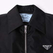 Load image into Gallery viewer, 極美品 PRADA プラダ クロップド ナイロンジップアップジャケット 292101 サイズ42 トライアングルロゴ ブラック 中古 4a001042