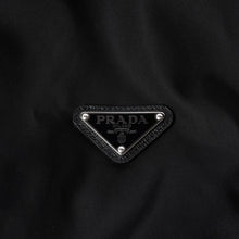 Load image into Gallery viewer, 極美品 PRADA プラダ クロップド ナイロンジップアップジャケット 292101 サイズ42 トライアングルロゴ ブラック 中古 4a001042