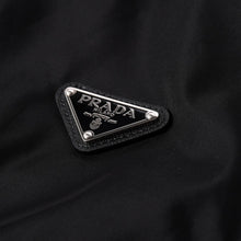 Load image into Gallery viewer, 極美品 PRADA プラダ クロップド ナイロンジップアップジャケット 292101 サイズ42 トライアングルロゴ ブラック 中古 4a001042