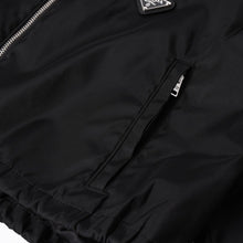 Load image into Gallery viewer, 極美品 PRADA プラダ クロップド ナイロンジップアップジャケット 292101 サイズ42 トライアングルロゴ ブラック 中古 4a001042