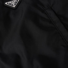 Load image into Gallery viewer, 極美品 PRADA プラダ クロップド ナイロンジップアップジャケット 292101 サイズ42 トライアングルロゴ ブラック 中古 4a001042