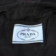Load image into Gallery viewer, 極美品 PRADA プラダ クロップド ナイロンジップアップジャケット 292101 サイズ42 トライアングルロゴ ブラック 中古 4a001042