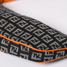 Load image into Gallery viewer, FENDI フェンディ ズッキーノ柄アクセサリーハンドバッグ ブラック オレンジ ポーチ キャンバス レザー パイピング 8BR133 ゴールド金具 美品 中古 4a002018