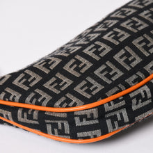 Load image into Gallery viewer, FENDI フェンディ ズッキーノ柄アクセサリーハンドバッグ ブラック オレンジ ポーチ キャンバス レザー パイピング 8BR133 ゴールド金具 美品 中古 4a002018