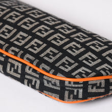 Load image into Gallery viewer, FENDI フェンディ ズッキーノ柄アクセサリーハンドバッグ ブラック オレンジ ポーチ キャンバス レザー パイピング 8BR133 ゴールド金具 美品 中古 4a002018