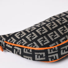 Load image into Gallery viewer, FENDI フェンディ ズッキーノ柄アクセサリーハンドバッグ ブラック オレンジ ポーチ キャンバス レザー パイピング 8BR133 ゴールド金具 美品 中古 4a002018
