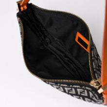 Load image into Gallery viewer, FENDI フェンディ ズッキーノ柄アクセサリーハンドバッグ ブラック オレンジ ポーチ キャンバス レザー パイピング 8BR133 ゴールド金具 美品 中古 4a002018