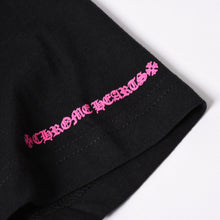 画像をギャラリービューアに読み込む, 新品未使用 CHROME HEARTS クロムハーツ 半袖Tシャツ サイズL ホースシュー プリント ブラック ピンク 新型 中古 4a001616