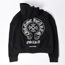 画像をギャラリービューアに読み込む, CHROME HEARTS クロムハーツ ジップアップフーディー パーカー ホースシュー ダガージップ ブラック 大阪限定 新型 美品 中古 4a002433
