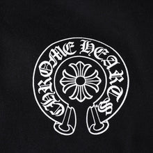 画像をギャラリービューアに読み込む, CHROME HEARTS クロムハーツ ジップアップフーディー パーカー ホースシュー ダガージップ ブラック 大阪限定 新型 美品 中古 4a002433