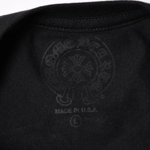 画像をギャラリービューアに読み込む, 新品未使用 CHROME HEARTS クロムハーツ 半袖Tシャツ サイズL ホースシュー プリント ブラック ピンク 新型 中古 4a001616