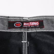 Load image into Gallery viewer, 新品未使用 WU-TANG URBAN MILITIA ウータン アーバンミリタリー バギーデニムパンツ サイズ34 シルバー 刺繍 デッドストック 中古 4a004737