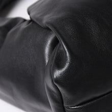 Load image into Gallery viewer, 極美品 BOTTEGA VENETA ボッテガヴェネタ レザー ハンドバッグ ザ ショルダー ポーチ ハンドバッグ ブラック 610524 中古 4a002086