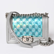 Load image into Gallery viewer, CHANEL シャネル BOY CHANEL 20 ボーイシャネル 20 チェーンショルダーバッグ A67085 25番台 パテント レザー シルバー 美品 中古 4a002378