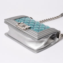 Load image into Gallery viewer, CHANEL シャネル BOY CHANEL 20 ボーイシャネル 20 チェーンショルダーバッグ A67085 25番台 パテント レザー シルバー 美品 中古 4a002378