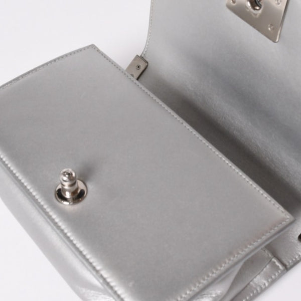 CHANEL シャネル BOY CHANEL 20 ボーイシャネル 20 チェーンショルダーバッグ A67085 25番台 パテント レザー シルバー 美品 中古 4a002378