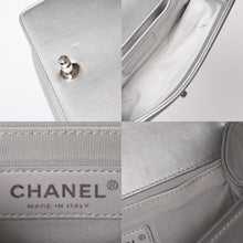 Load image into Gallery viewer, CHANEL シャネル BOY CHANEL 20 ボーイシャネル 20 チェーンショルダーバッグ A67085 25番台 パテント レザー シルバー 美品 中古 4a002378