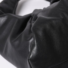 Load image into Gallery viewer, 極美品 BOTTEGA VENETA ボッテガヴェネタ レザー ハンドバッグ ザ ショルダー ポーチ ハンドバッグ ブラック 610524 中古 4a002086