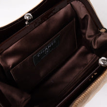 Load image into Gallery viewer, CHANEL シャネル チョコバーライン ワンショルダーバッグ 6番台 ココマーク パッチ パテント コーデュロイ がま口 美品 中古 4a002797