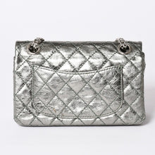 画像をギャラリービューアに読み込む, 極美品 CHANEL シャネル 2.55 Wフラップ Wチェーンショルダーバッグ AS0874 11番台 ヴィンテージカーフスキン メタリックグリーン 中古 4a002128